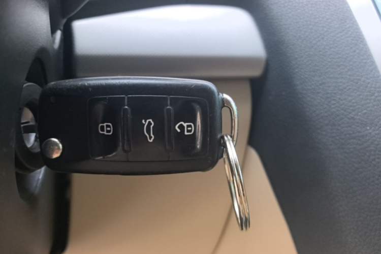 Used Skoda Octavia 2015 Classic Model 1.6L Automatic Yijie Version Vehicle Key