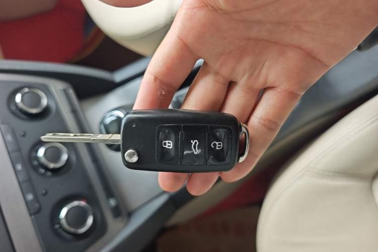 Used Skoda Octavia 2015 Classic Model 1.6L Automatic Yijie Version Vehicle Key