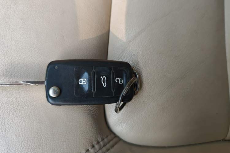 Used Skoda Octavia 2015 Classic Model 1.6L Automatic Yijie Version Vehicle Key