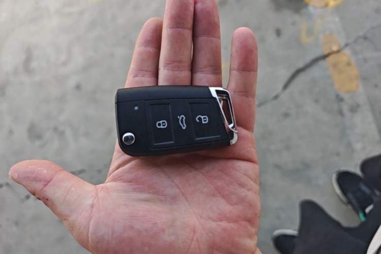 Used Skoda Octavia 2015 1.6L Manual Yijun Edition Vehicle Key