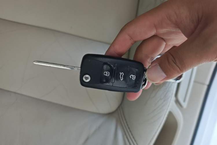 Used Skoda Octavia 2015 Classic Model 1.6L Automatic Yijie Version Vehicle Key