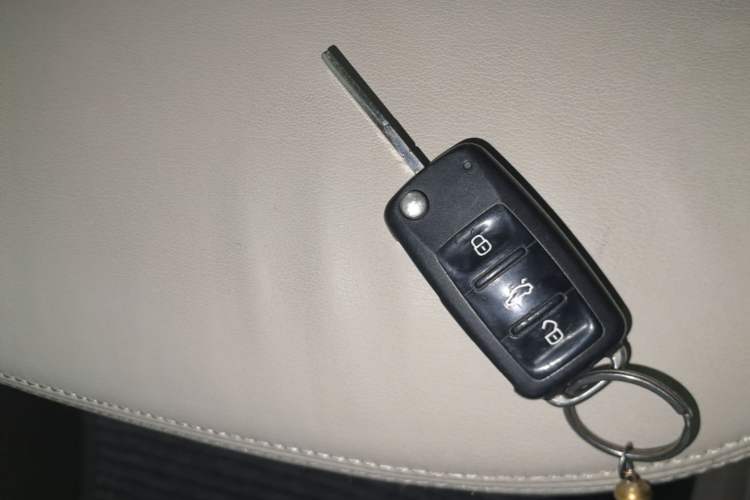 Used Skoda Octavia 2015 Classic Model 1.6L Automatic Yijie Version Vehicle Key