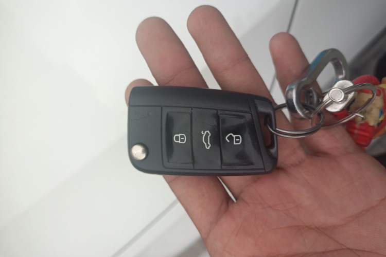 Used Skoda Octavia 2015 1.6L Automatic Eado Edition Vehicle Key