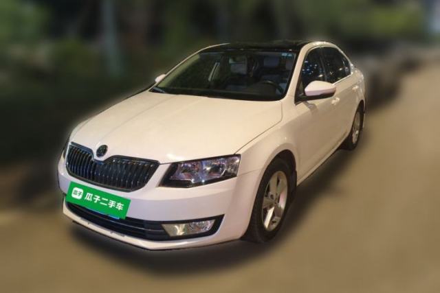 Skoda Octavia 2015 1.6L Automatic Yijun Edition usata