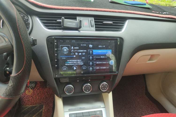 Used Skoda Octavia 2015 1.6L Manual Yijie Edition Audio And AC Panel