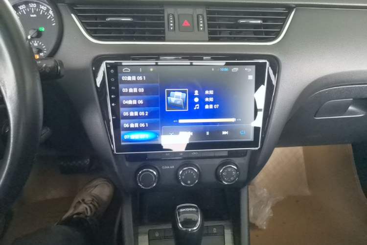 Used Skoda Octavia 2015 1.6L Automatic Yijun Edition Audio And AC Panel