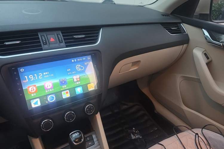 Used Skoda Octavia 2015 1.4TSI DSG Yijun Edition Audio And AC Panel