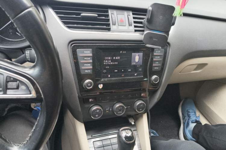 Used Skoda Octavia 2015 1.4TSI DSG Elegance Edition Audio And AC Panel