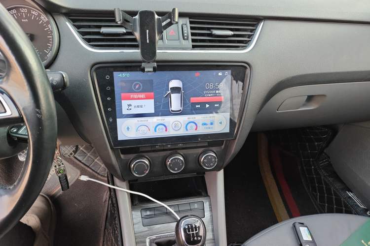 Used Skoda Octavia 2015 1.6L Manual Yijun Edition Audio And AC Panel