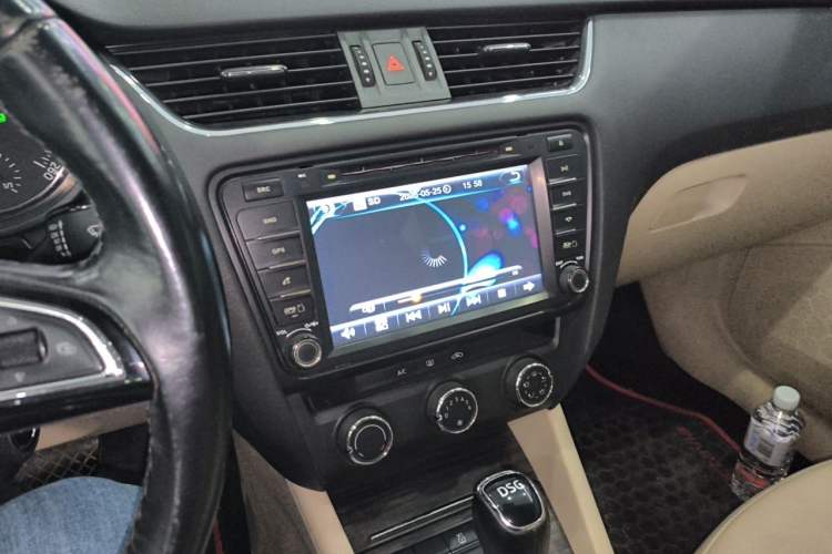 Used Skoda Octavia 2015 1.4TSI DSG Yijun Edition Audio And AC Panel