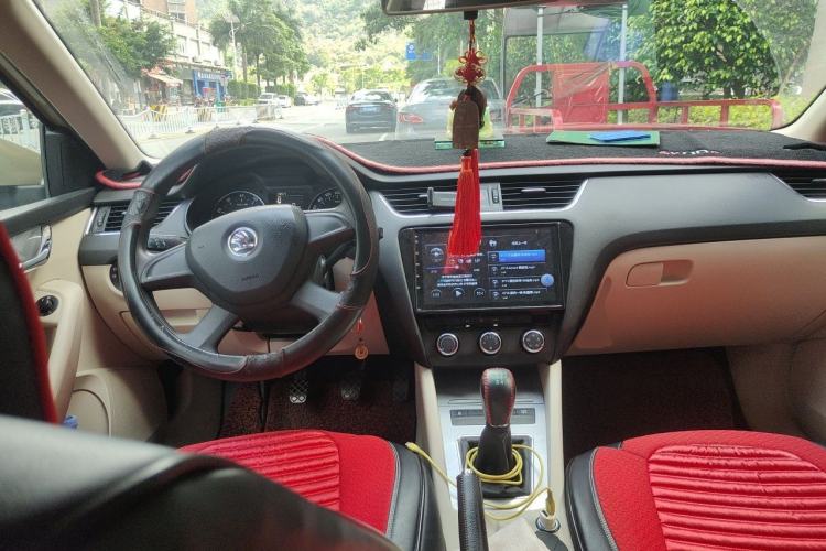 Used Skoda Octavia 2015 1.6L Manual Yijie Edition Center Console