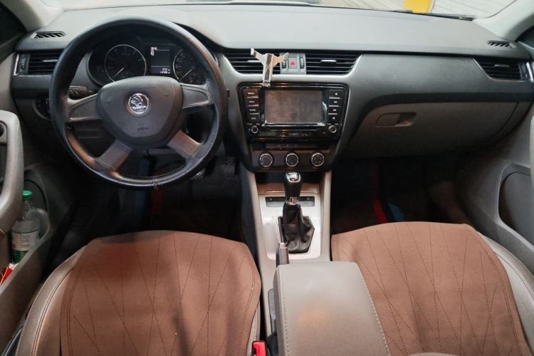 Used Skoda Octavia 2015 1.6L Automatic Yijie Edition Center Console