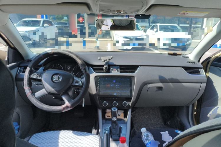 Used Skoda Octavia 2015 1.6L Automatic Yijun Edition Center Console
