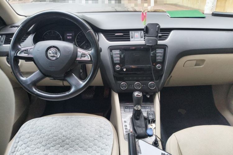 Used Skoda Octavia 2015 1.4TSI DSG Elegance Edition Center Console
