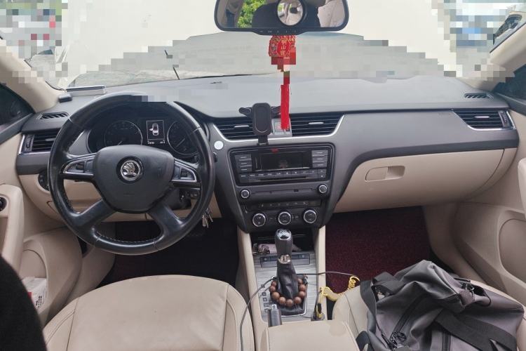 Used Skoda Octavia 2015 1.4TSI DSG Yijun Edition Center Console