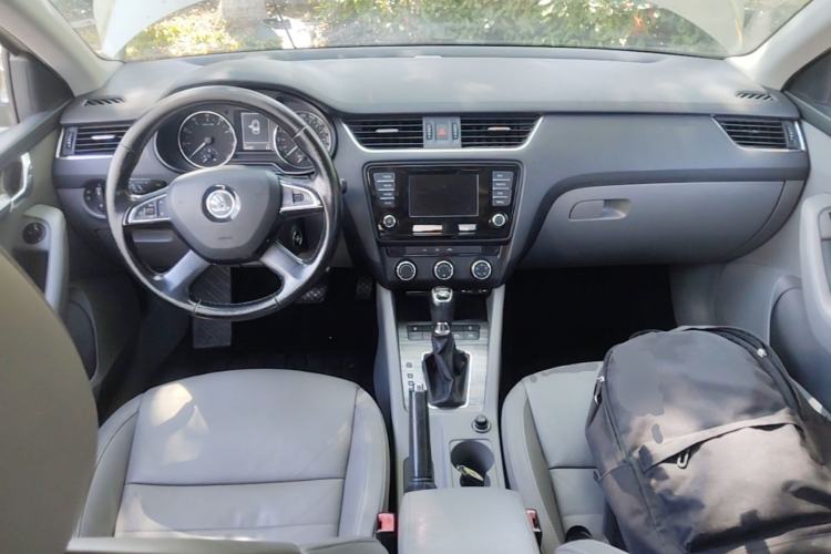 Used Skoda Octavia 2015 1.6L Automatic Yijun Edition Center Console
