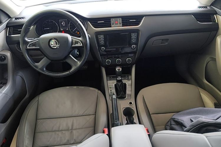 Used Skoda Octavia 2015 1.6L Automatic Yijun Edition Center Console