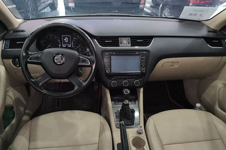 Used Skoda Octavia 2015 1.4TSI DSG Yijun Edition Center Console