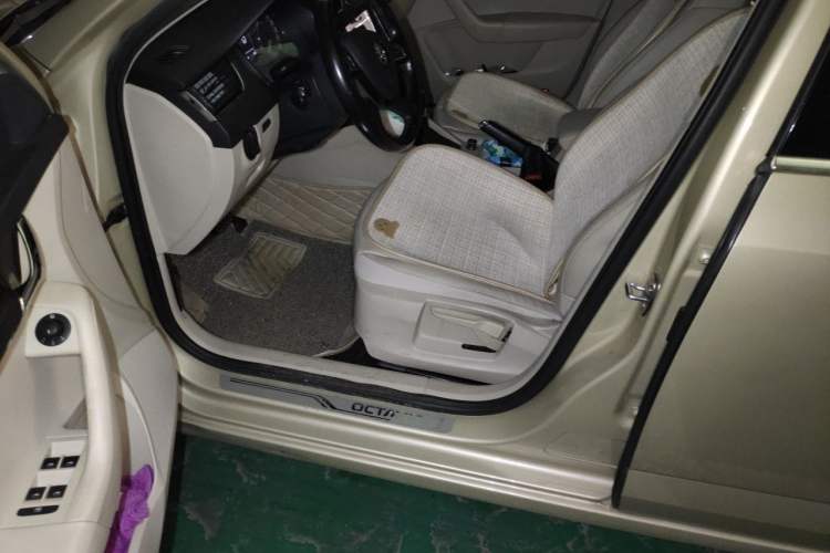 Used Skoda Octavia 2015 1.6L Automatic Yijie Edition Driver Seat