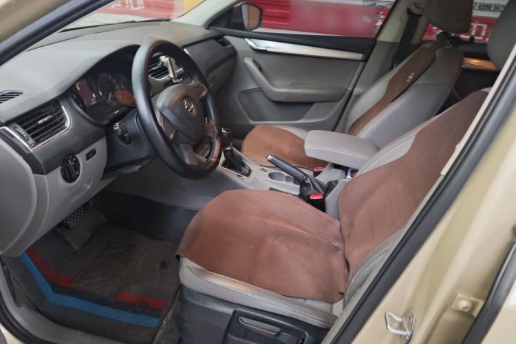 Used Skoda Octavia 2015 1.6L Automatic Yijie Edition Driver Seat