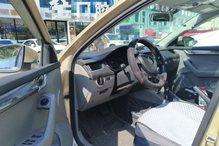 Used Skoda Octavia 2015 1.6L Automatic Yijun Edition Driver Seat