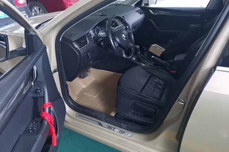 Used Skoda Octavia 2015 1.6L Automatic Yijun Edition Driver Seat