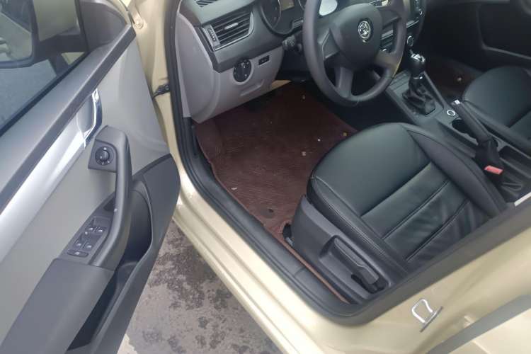 Used Skoda Octavia 2015 1.6L Automatic Eado Edition Driver Seat