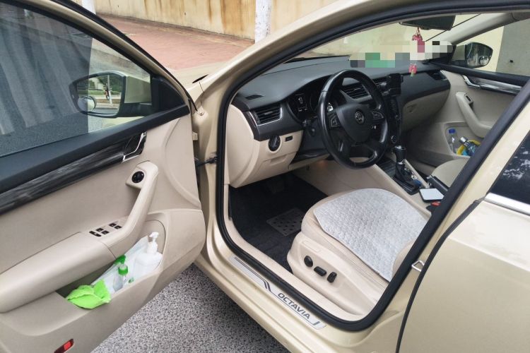 Used Skoda Octavia 2015 1.4TSI DSG Elegance Edition Driver Seat