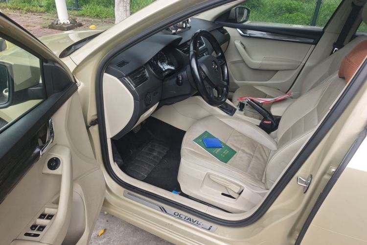 Used Skoda Octavia 2015 1.6L Automatic Yijun Edition Driver Seat