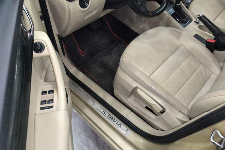 Used Skoda Octavia 2015 1.4TSI DSG Yijun Edition Driver Seat