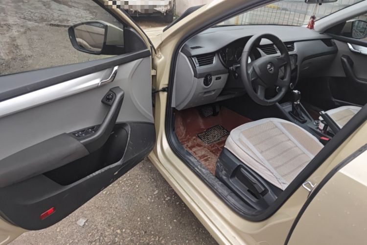Used Skoda Octavia 2015 1.4TSI DSG Eado Edition Driver Seat