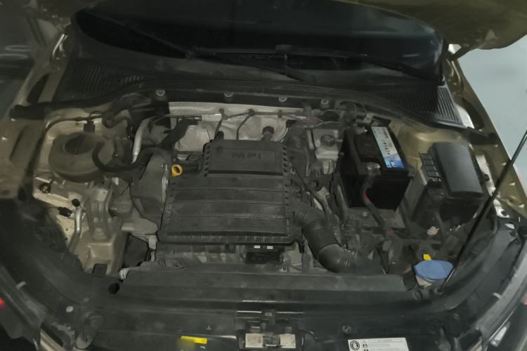 Used Skoda Octavia 2015 1.6L Automatic Yijie Edition Engine Bay