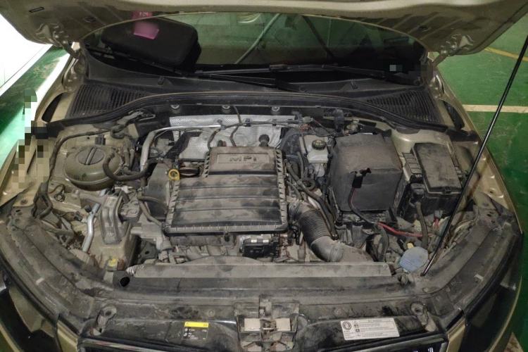 Used Skoda Octavia 2015 1.6L Automatic Yijie Edition Engine Bay