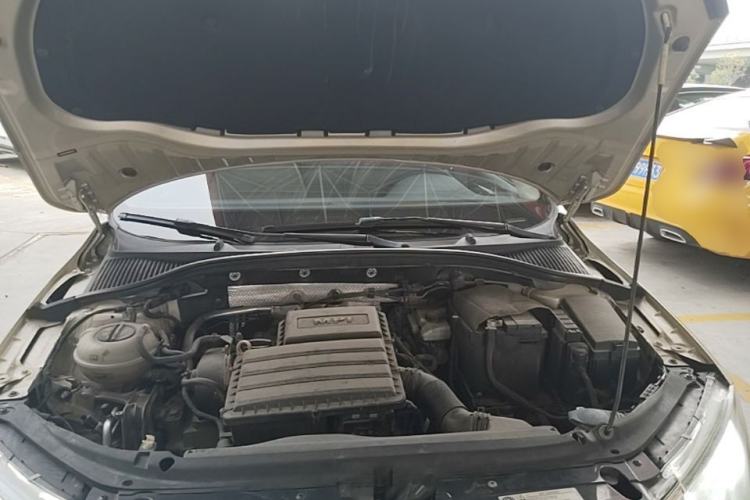Used Skoda Octavia 2015 1.6L Automatic Yijie Edition Engine Bay