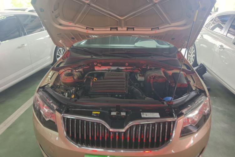 Used Skoda Octavia 2015 1.6L Automatic Yijun Edition Engine Bay