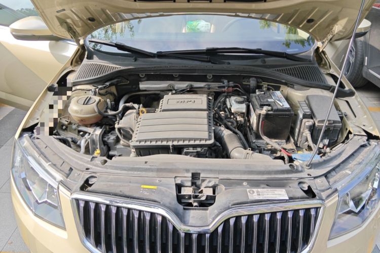 Used Skoda Octavia 2015 1.6L Automatic Yijie Edition Engine Bay