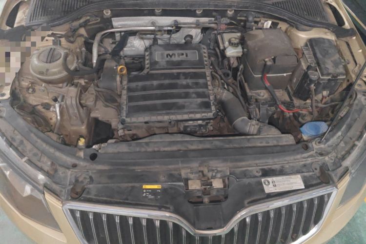 Used Skoda Octavia 2015 1.6L Automatic Yijun Edition Engine Bay