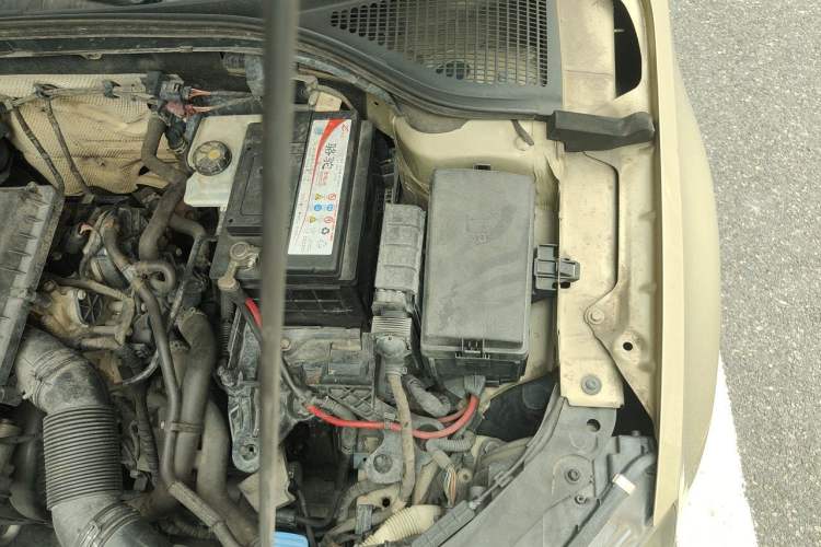Used Skoda Octavia 2015 1.6L Manual Yijie Edition Engine Bay Left