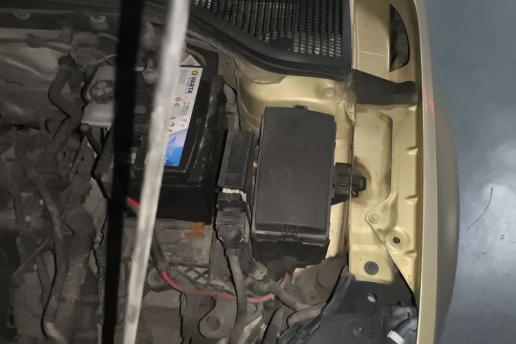 Used Skoda Octavia 2015 1.6L Automatic Yijie Edition Engine Bay Left