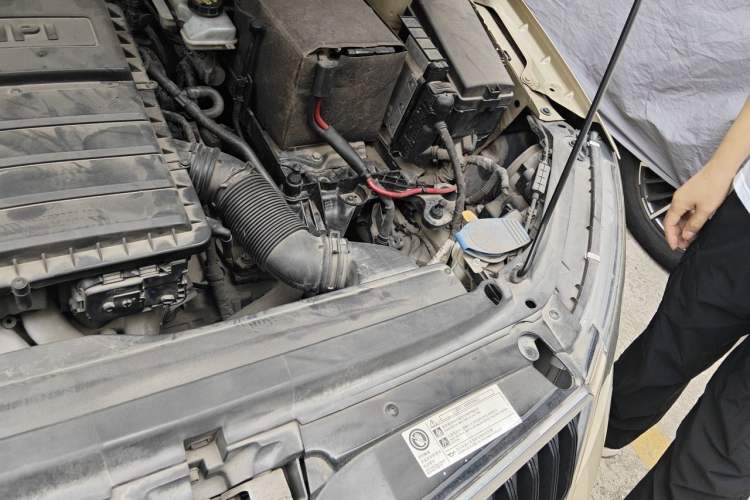 Used Skoda Octavia 2015 1.6L Automatic Eado Edition Engine Bay Left
