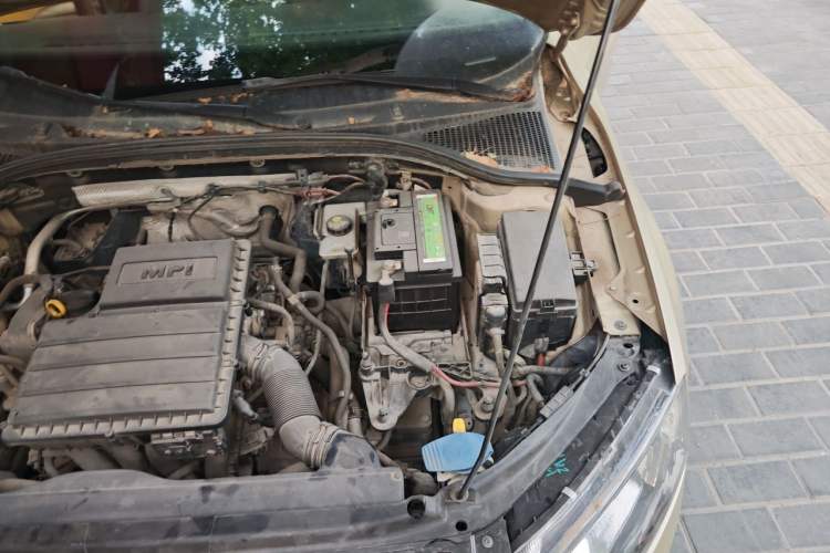 Used Skoda Octavia 2015 1.6L Automatic Yijie Edition Engine Bay Left