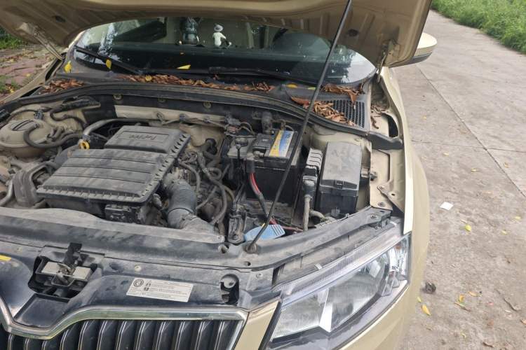 Used Skoda Octavia 2015 1.6L Automatic Yijun Edition Engine Bay Left