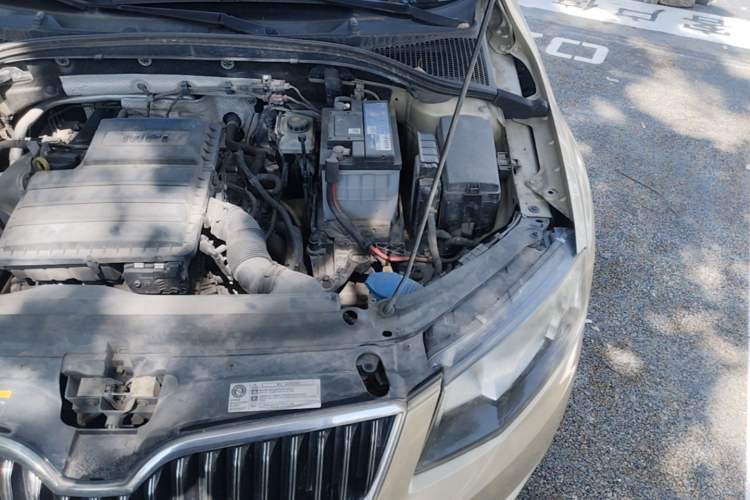 Used Skoda Octavia 2015 1.6L Automatic Yijun Edition Engine Bay Left