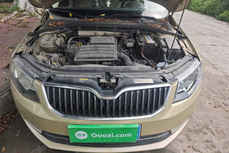 Used Skoda Octavia 2015 1.6L Automatic Yijun Edition Engine Bay