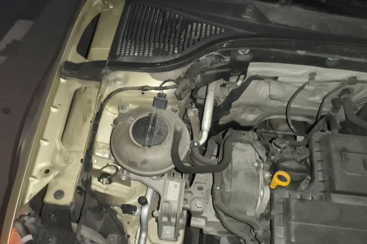 Used Skoda Octavia 2015 1.6L Automatic Yijie Edition Engine Bay Right