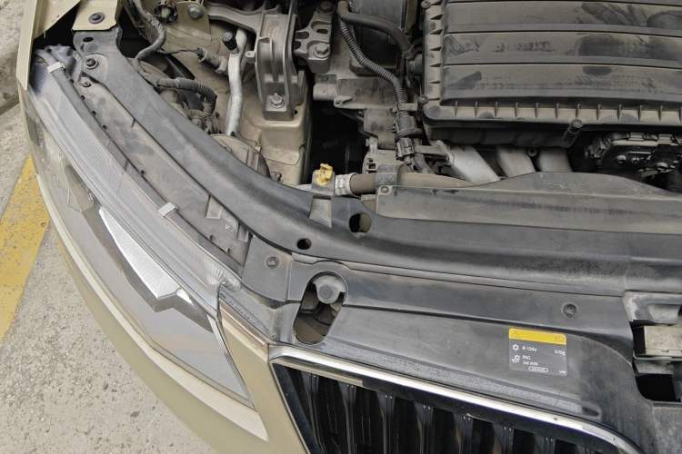 Used Skoda Octavia 2015 1.6L Automatic Eado Edition Engine Bay Right