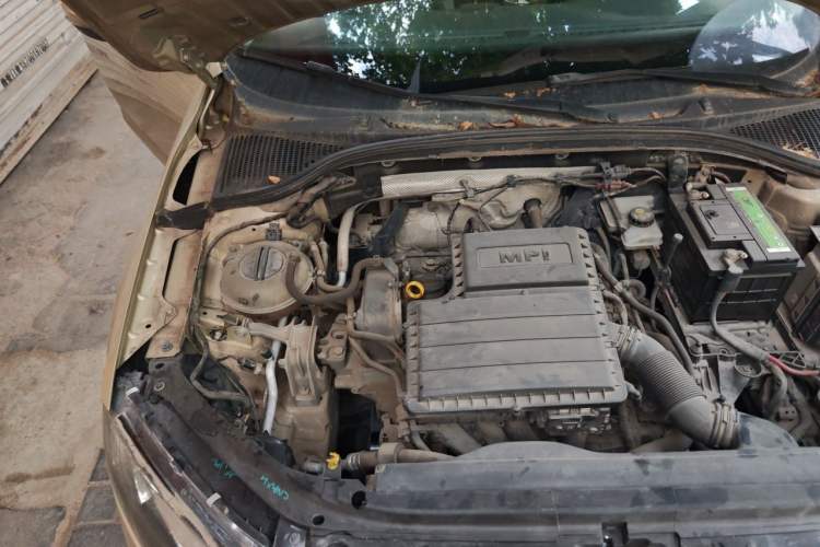 Used Skoda Octavia 2015 1.6L Automatic Yijie Edition Engine Bay Right