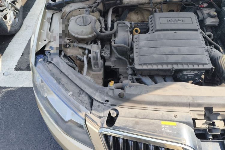 Used Skoda Octavia 2015 1.6L Automatic Yijun Edition Engine Bay Right