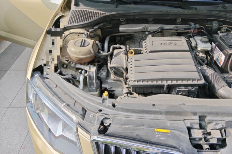 Used Skoda Octavia 2015 1.6L Automatic Yijie Edition Engine Bay Right