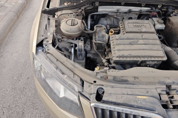 Used Skoda Octavia 2015 1.6L Manual Yijun Edition Engine Bay Right